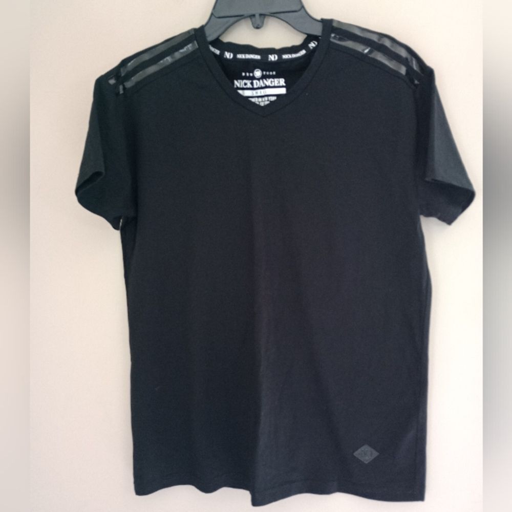 Nick Danger Black Short Sleeve V Neck Shirt Size Small